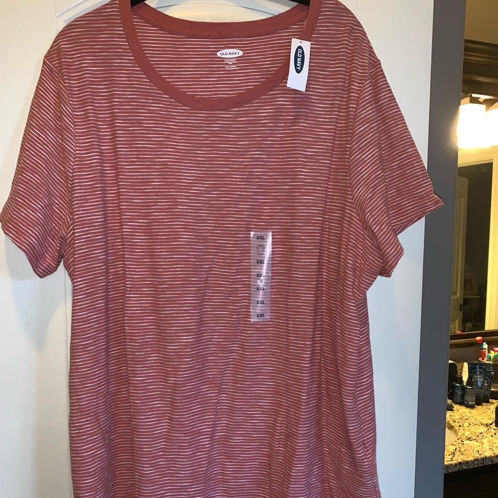 Short sleeve shirt.
